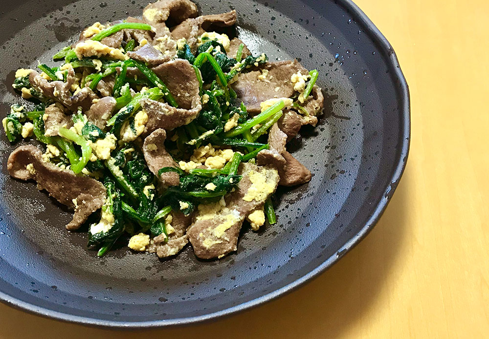 牛タンとほうれん草の炒め物