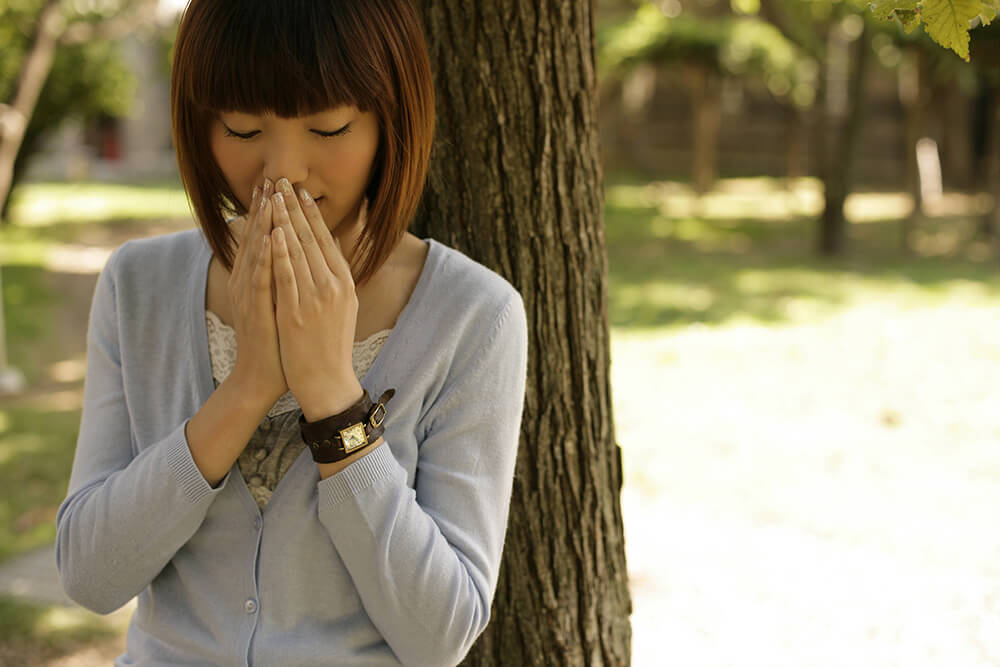 「常に目がうるうるする」って実は「なみだ目」の症状かも！