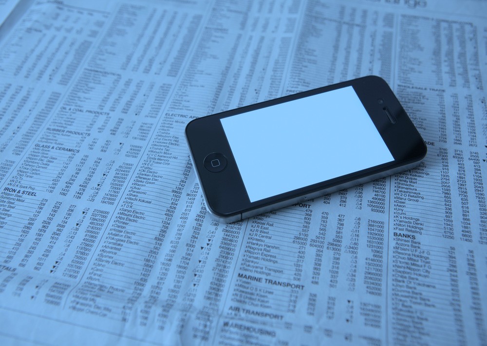 最近よく目にする「ブルーライト」って何!？