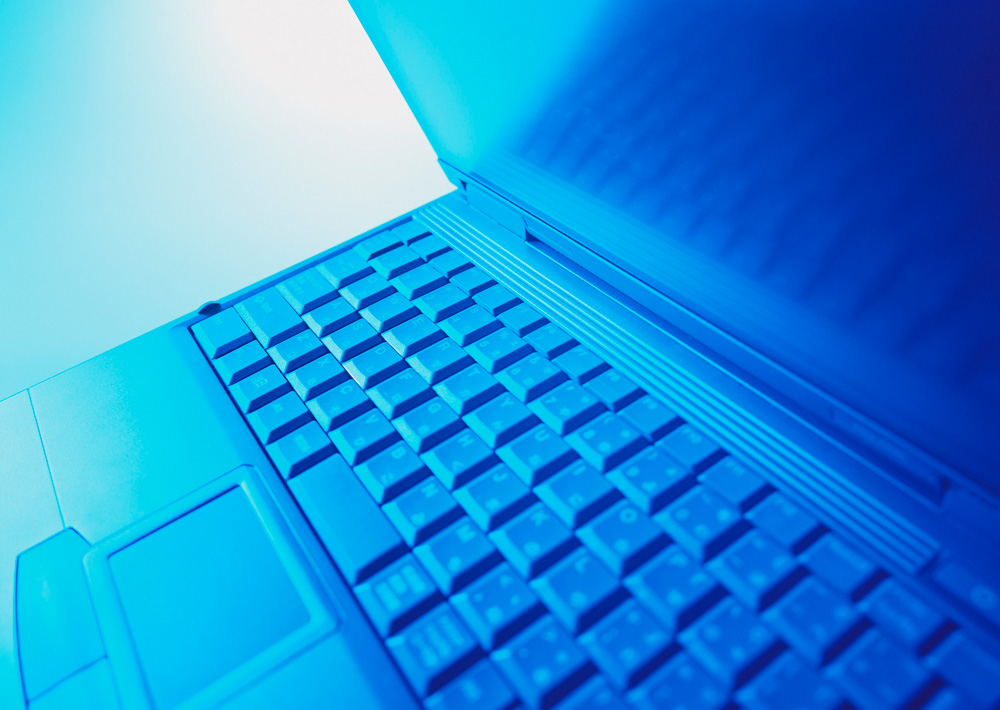 最近よく目にする「ブルーライト」って何!？