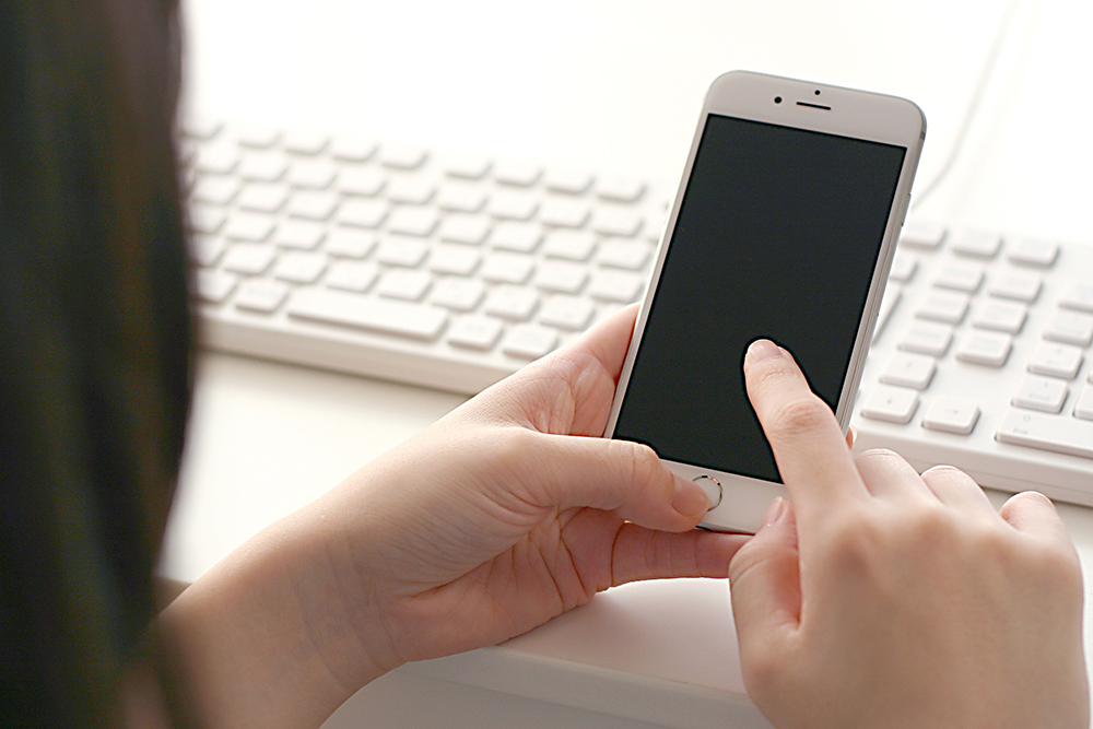 パソコン・スマートフォンの普及で増加する「調節性眼精疲労」