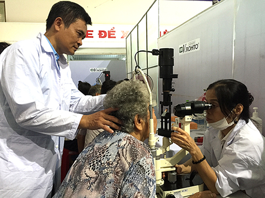 世界にひろがる、ロート製薬の目の支援