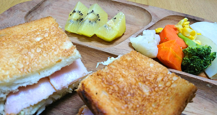 朝ご飯は野菜・フルーツを中心にとるようにしています。